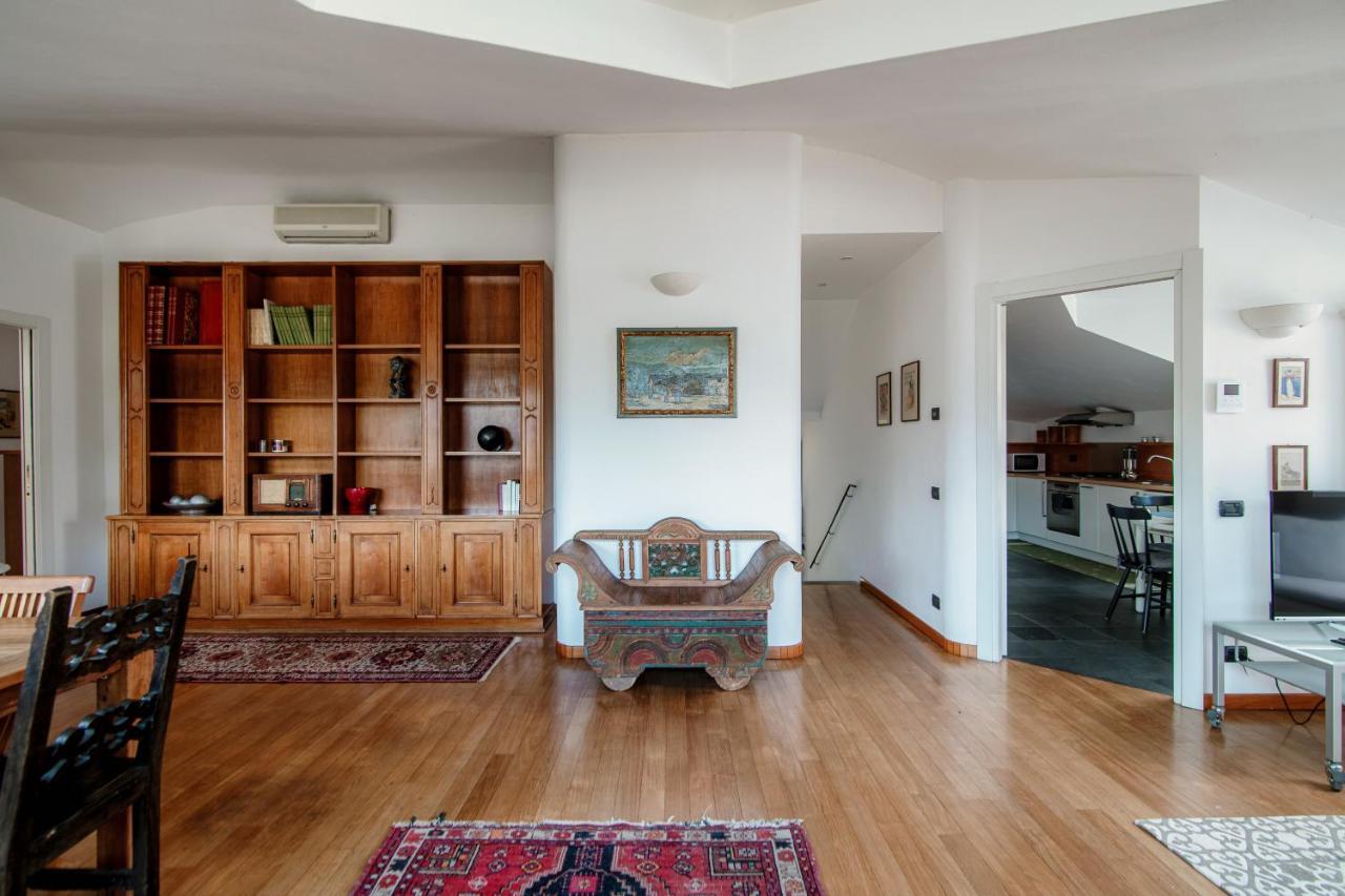 I D'A Charming Penthouse - Lake View- Como- House-130 Mt-2 Double Bedrooms And 2 Double Bathrooms A Spacious Living Room-Full Equipped Kitchen-Private Garden And Terrace-Private Covered Parking Exterior photo