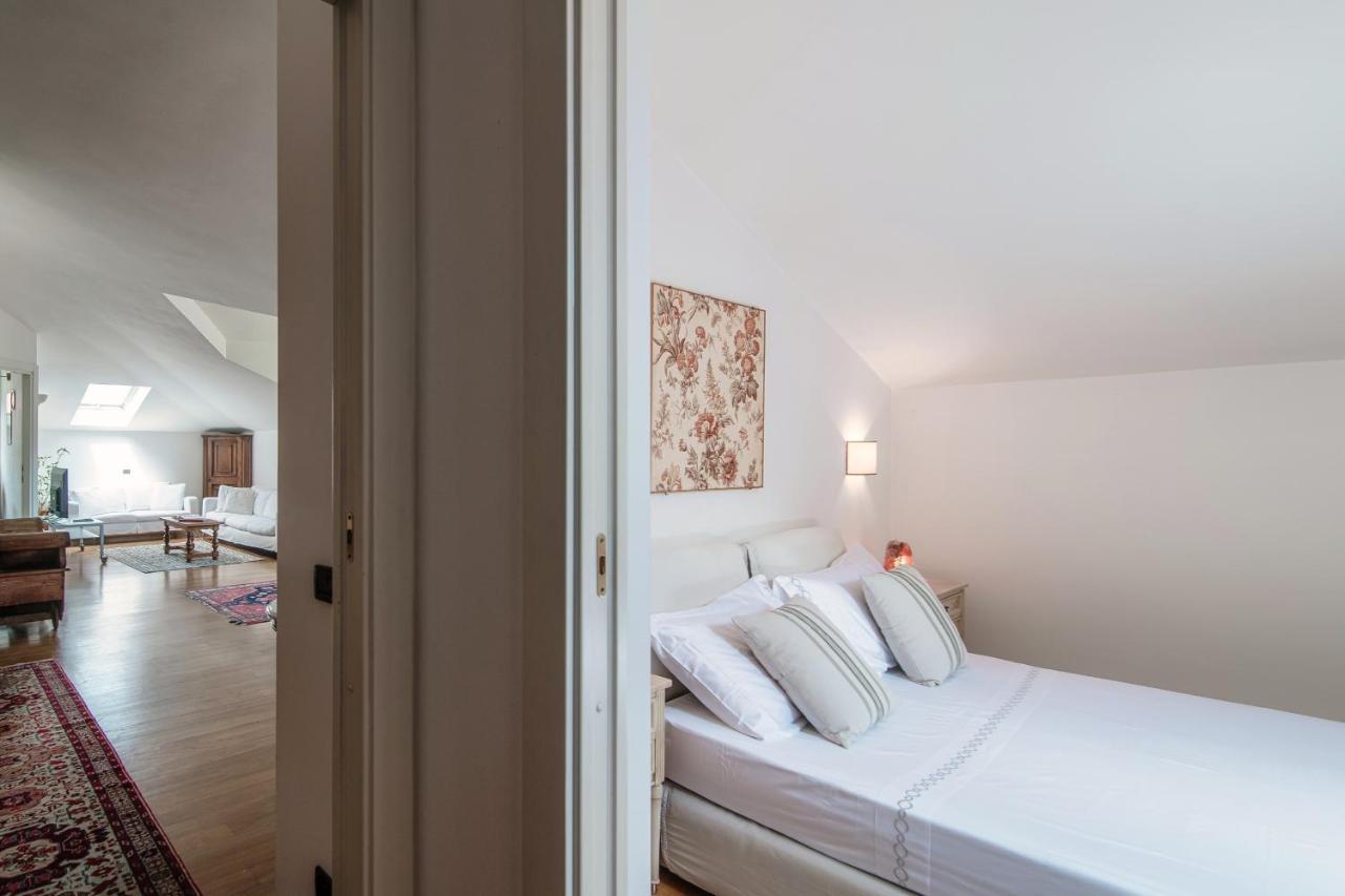 I D'A Charming Penthouse - Lake View- Como- House-130 Mt-2 Double Bedrooms And 2 Double Bathrooms A Spacious Living Room-Full Equipped Kitchen-Private Garden And Terrace-Private Covered Parking Exterior photo