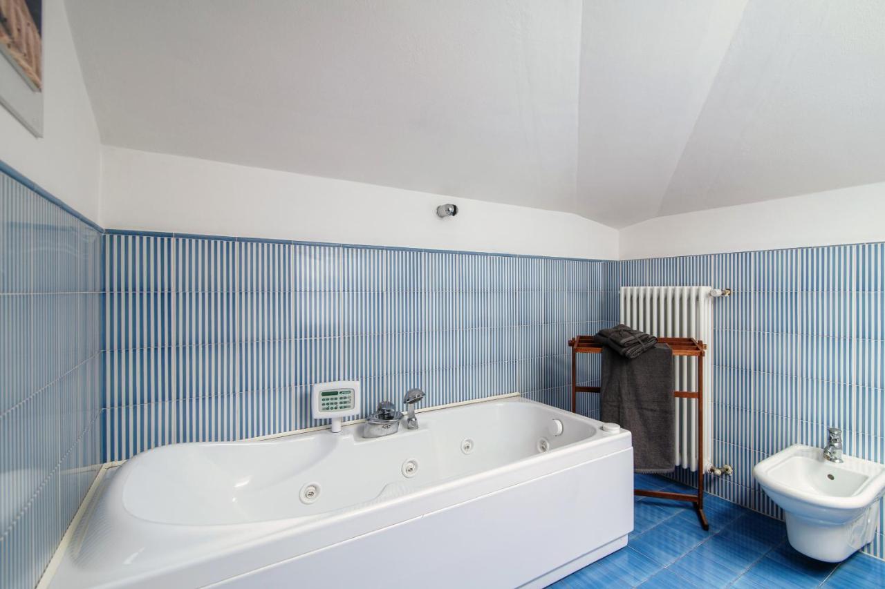 I D'A Charming Penthouse - Lake View- Como- House-130 Mt-2 Double Bedrooms And 2 Double Bathrooms A Spacious Living Room-Full Equipped Kitchen-Private Garden And Terrace-Private Covered Parking Exterior photo